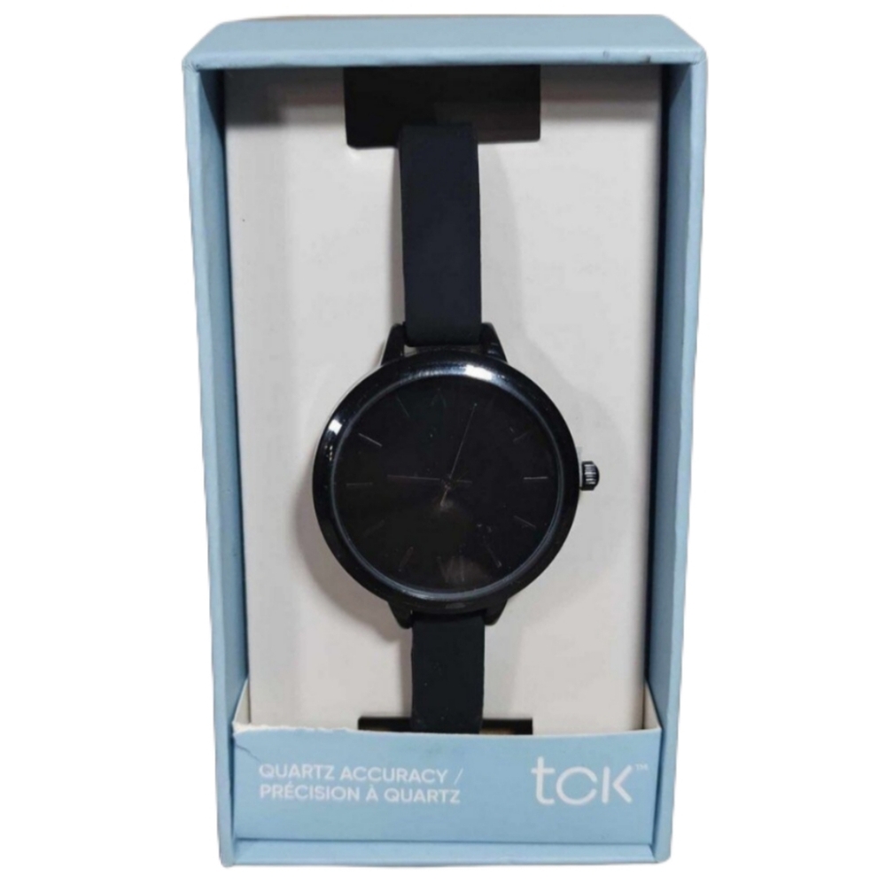 Analog watch nwt quartz accuracy functional sleek minimalist